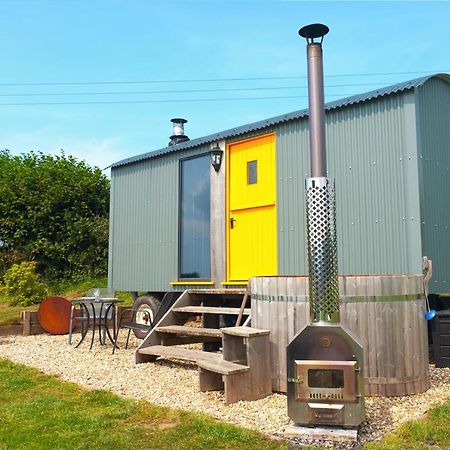 Kidwelly Glamping Hotel ภายนอก รูปภาพ